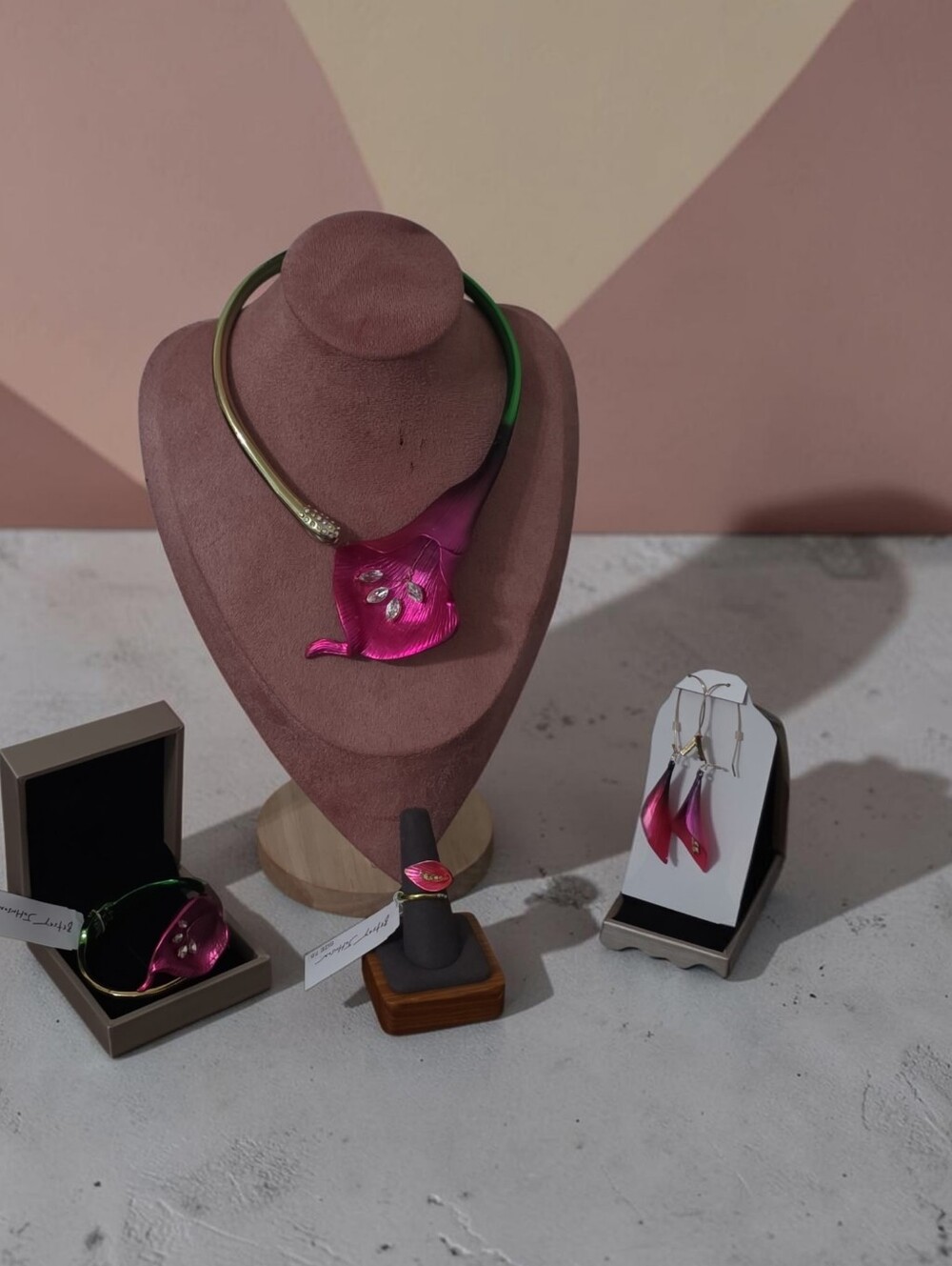 Betsey Johnson Pink Floral Collar Necklace with Pink Accent Jewelry Set